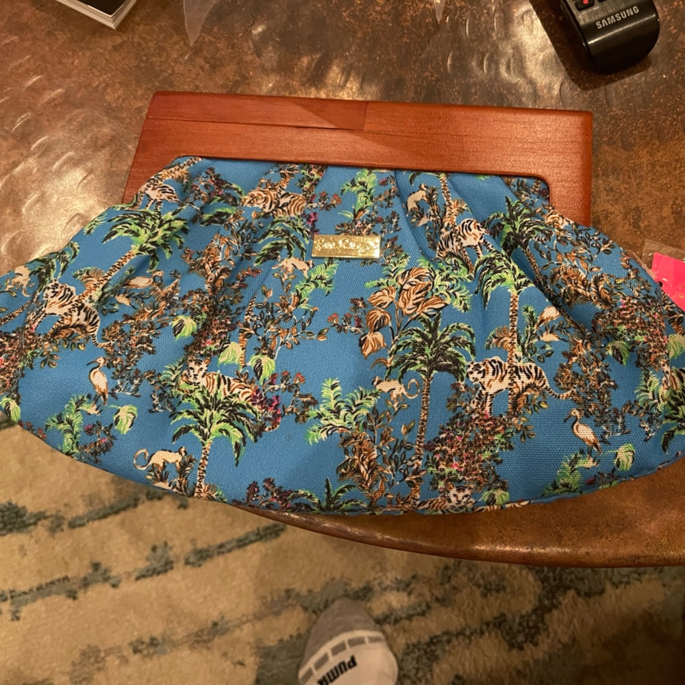 Lilly purse